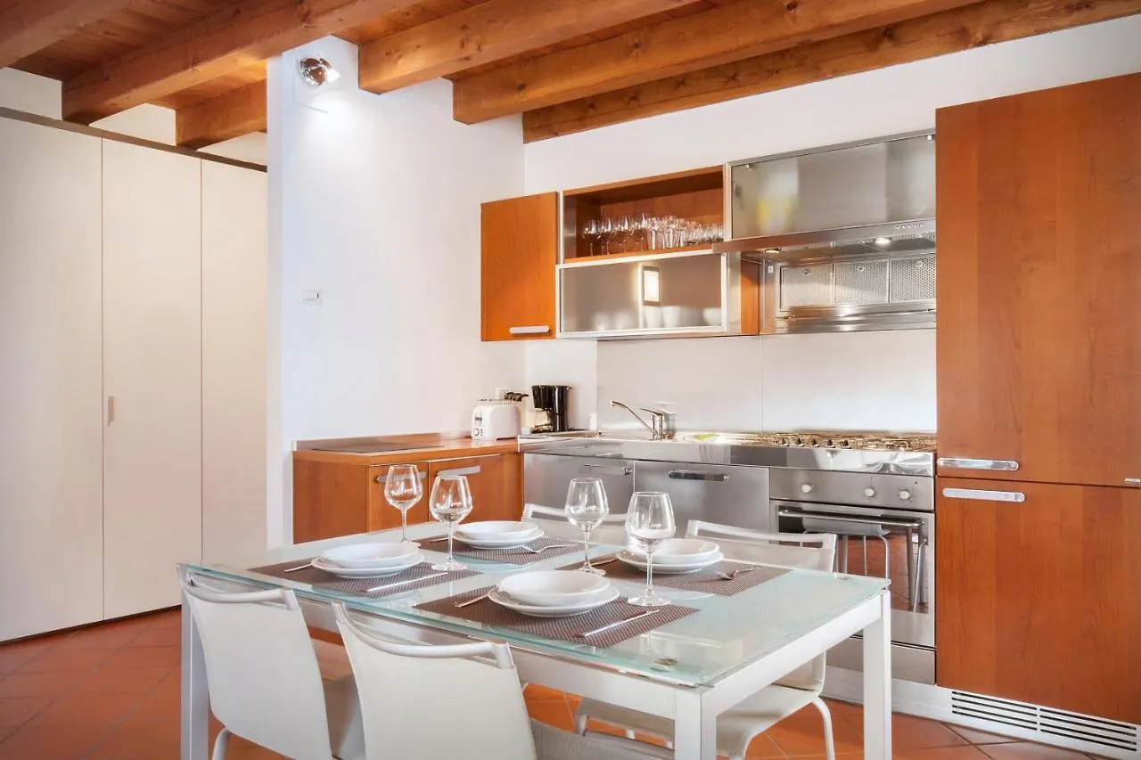 Giallo Limone Apartment With Pool 토리델베나코 이탈리아