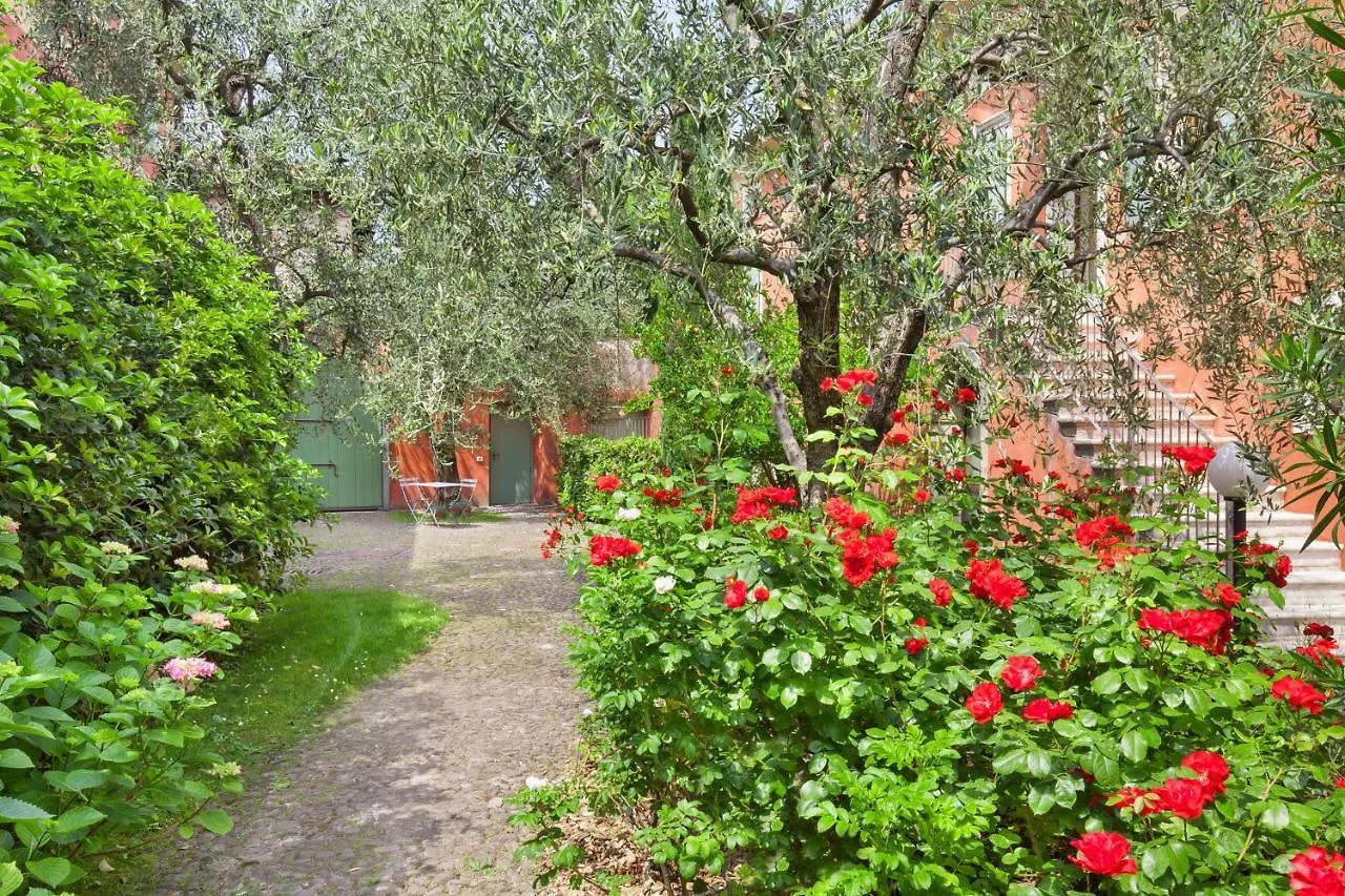 Giallo Limone Apartment location